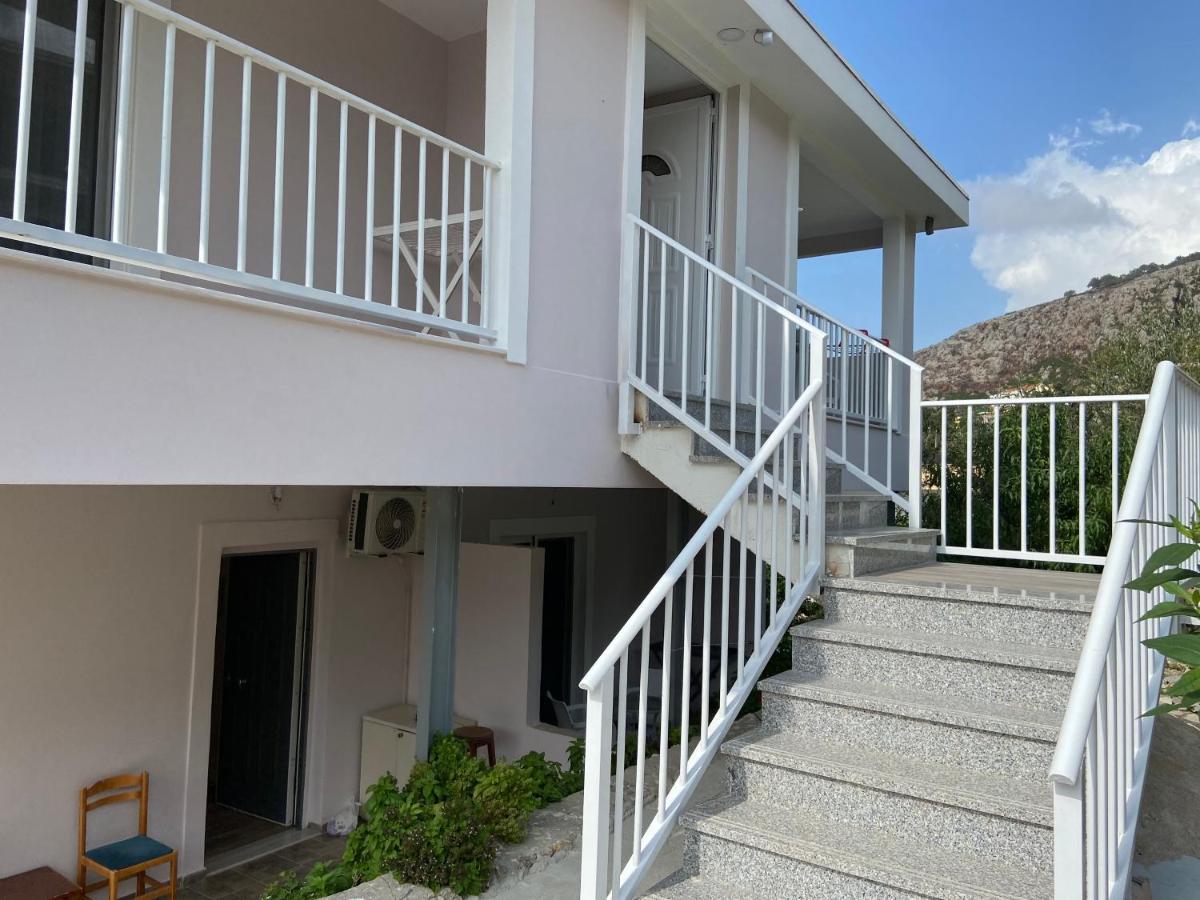 Persephone Hotel Himare Exterior photo