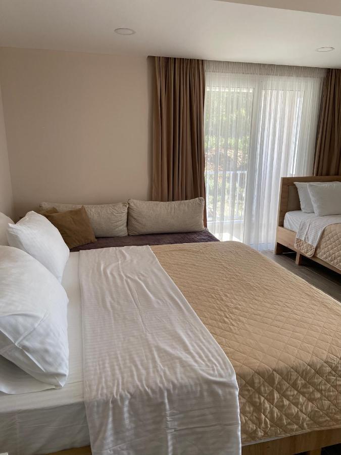 Persephone Hotel Himare Exterior photo