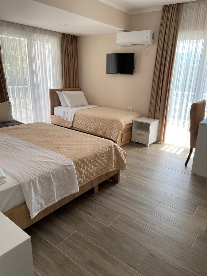 Persephone Hotel Himare Exterior photo