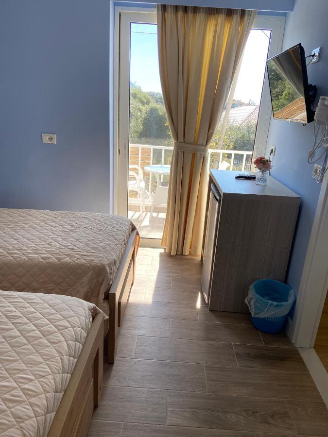 Persephone Hotel Himare Exterior photo