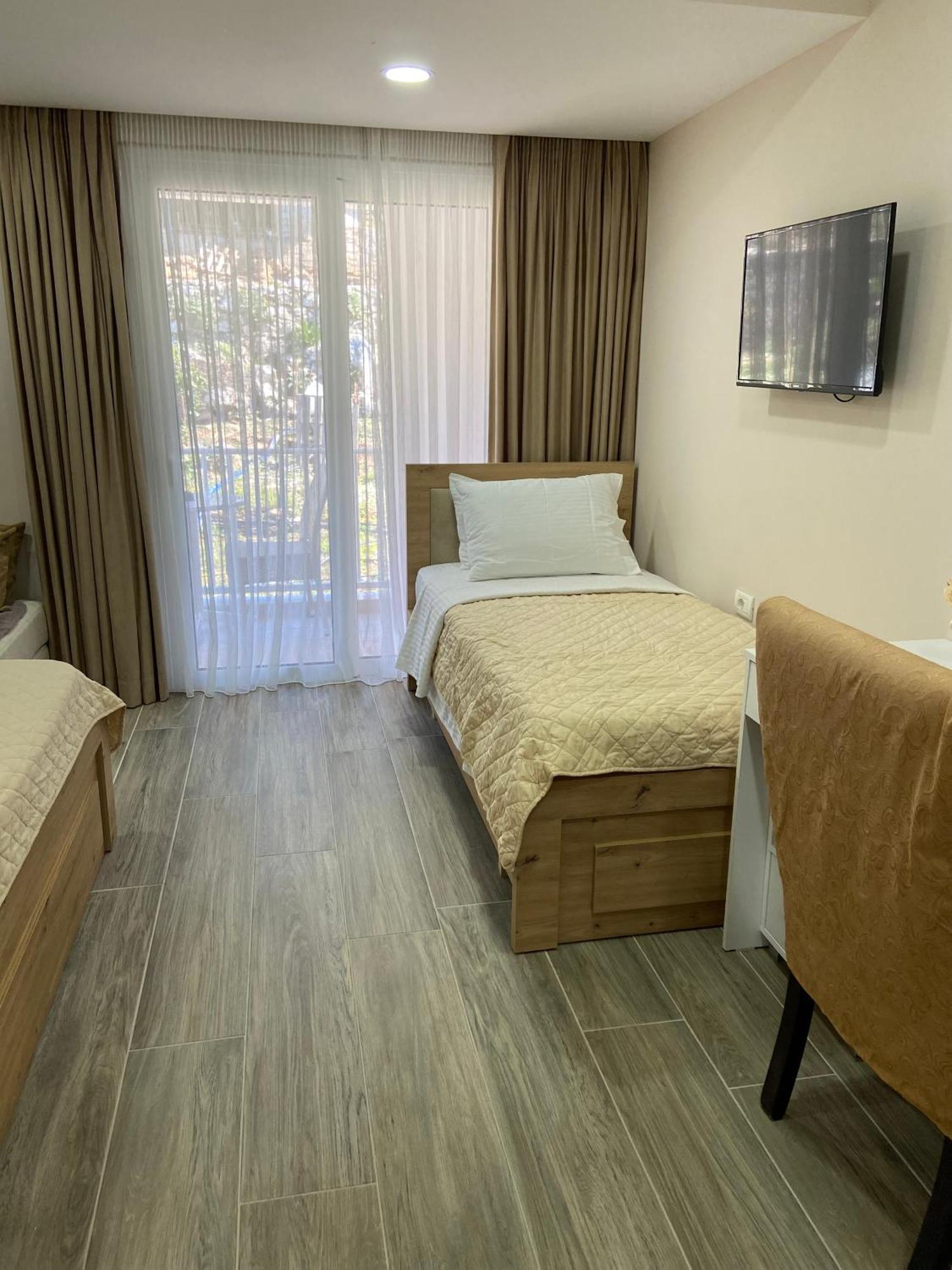 Persephone Hotel Himare Exterior photo
